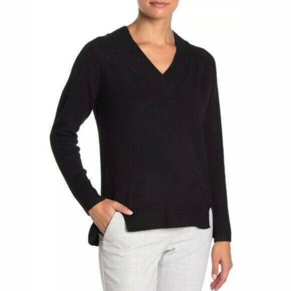 Susina Cozy Portrait V-Neck Sweater
